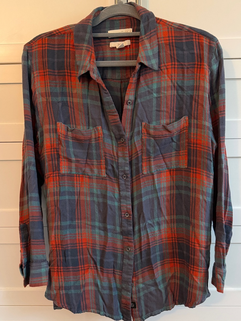 Treasure & Bond Wonen’s Plaid Button-Down Shirt in Red and Teal